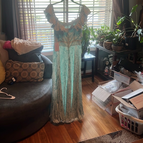 Lovely lifestyle print maxi size large. Rose Velvet. Pretty mint green/white - Picture 2 of 11